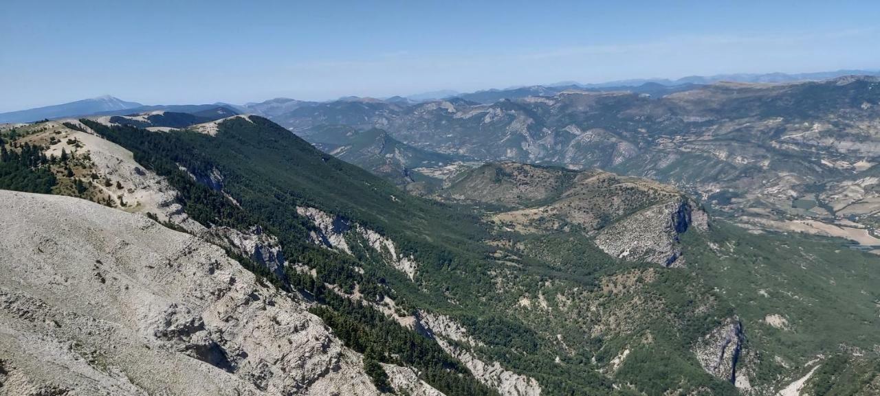 Gites Les Costoliers Châteauneuf-Miravail Zewnętrze zdjęcie